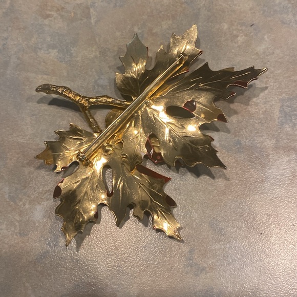 Vintage Weiss, red enamel, maple leaf pin autumn brooch - Picture 2 of 3